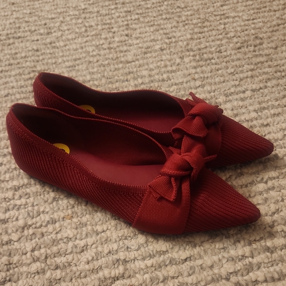 Tahari Shoes - TAHARI Women's Monserrat Pointed Toe Knit Flats Size 6